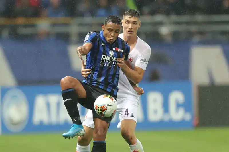 Fiorentina beffata nei minuti di recupero: termina in parità, 2-2, il primo posticipo di serie A contro l'Atalanta giocato al Tardini.