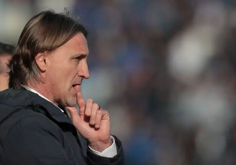 Dopo il vantaggio di Toloi il Genoa pareggia prima con Criscito su rigore e poi sorpassa con Sanabria, la rete di Ilicic fissa il risultato sul pareggio finale.