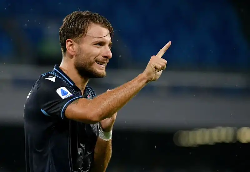 Oltre al centravanti della Lazio sono andati in gol Fabian Ruiz, Insigne su rigore e Politano.