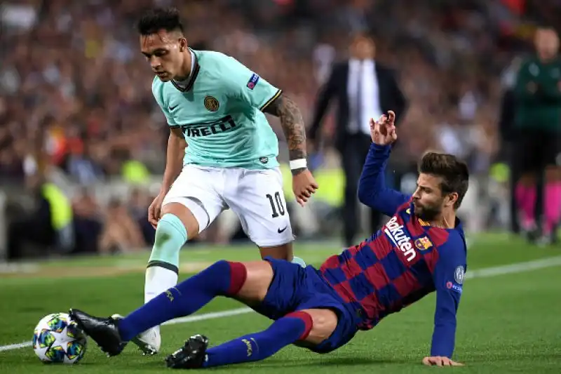 Primo tempo straordinario dei nerazzurri, in gol con Lautaro Martinez e vicini al raddoppio. Poi la doppietta di Suarez.