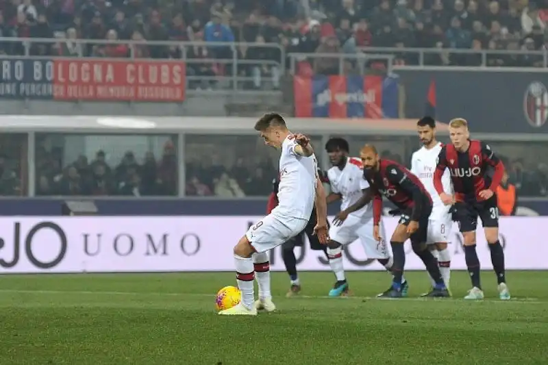 Mihajlovic non basta al Bologna: il Milan risale. La squadra di Pioli vince 3-2 in casa dei rossoblù: il tecnico serbo ha assistito alla partita dalla panchina.