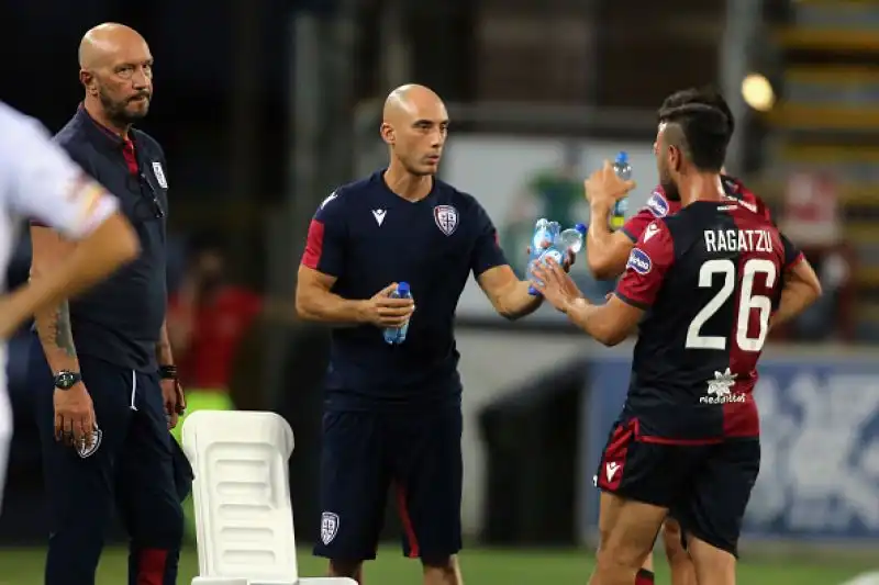 Cagliari a 41 punti, pareggio importante per il Lecce  che sale a -1 dal Genoa quartultimo.