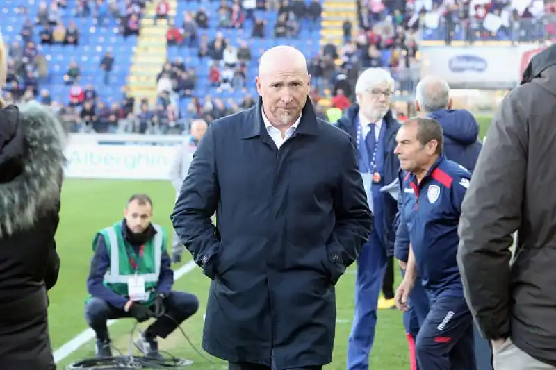 Uno splendido gol di Mertens regala i tre punti ai partenopei che salgono all'ottavo posto.
