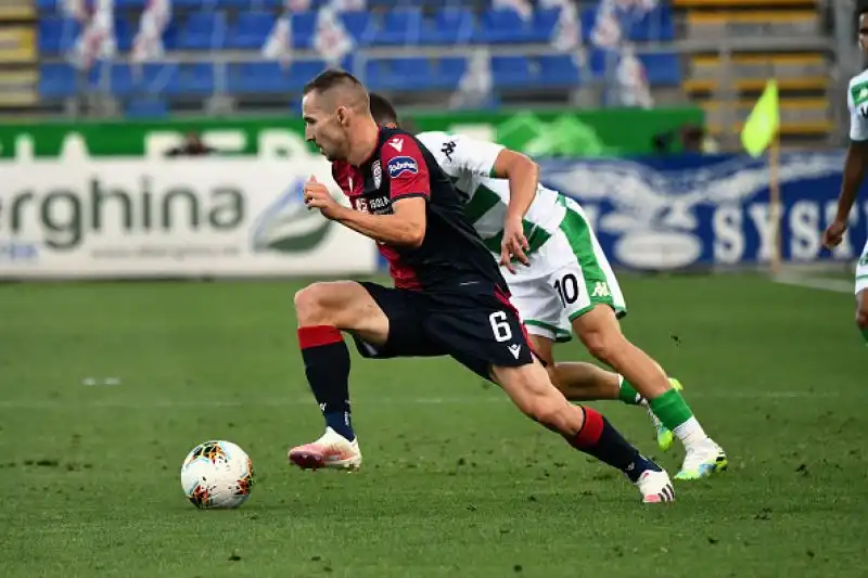I neroverdi sono andati in vantaggio con Caputo nel primo tempo e sono stati raggiunti da una rete di Joao Pedro nella ripresa.