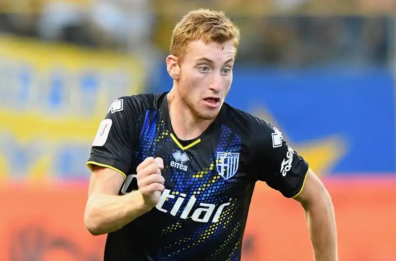 Ha vinto con l'Atalanta il Campionato Primavera 2018/2019 e il buon avvio in Serie A col Parma lo ha lanciato sotto i riflettori del mercato.