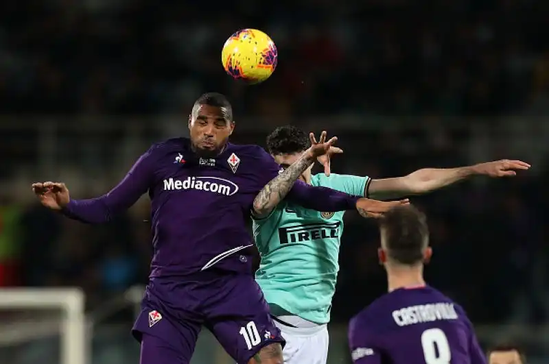 La Fiorentina beffa l'Inter e fa un favore alla Juve. Nerazzurri raggiunti sull'1-1 al 92': Conte raggiunto dai bianconeri in testa alla classifica.