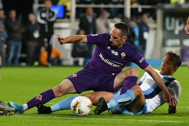 Viola in vantaggio con Chiesa, pareggio degli ospiti con Correa e sorpasso nel finale con Immobile. Nel recupero Caicedo si è fatto parare un calcio di rigore.