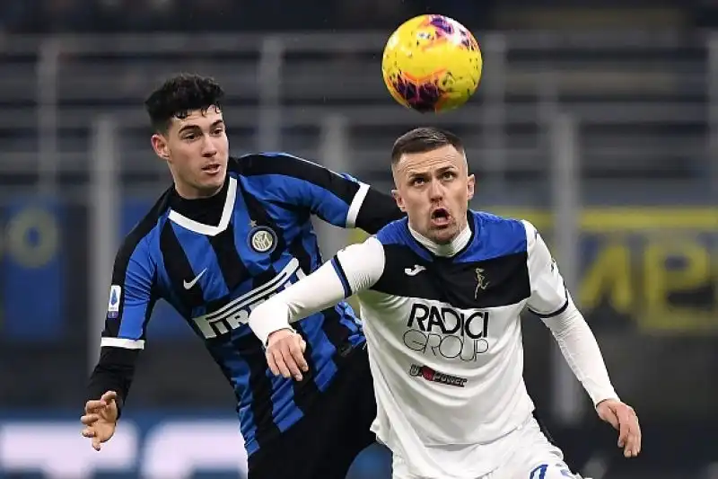 A San Siro finisce 1-1, ma gli orobici sfiorano la vittoria: Muriel sbaglia dal dischetto il rigore del sorpasso.