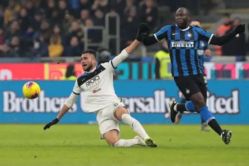 A San Siro finisce 1-1, ma gli orobici sfiorano la vittoria: Muriel sbaglia dal dischetto il rigore del sorpasso.