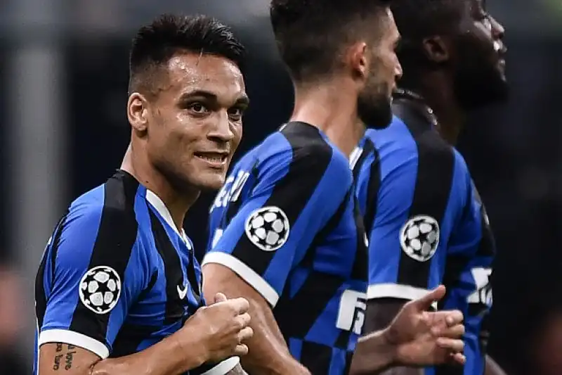 Un gol per tempo per i neroazzurri con Lautaro Martinez e Candreva. L'argentino si è anche fatto parare un rigore sul 1-0.