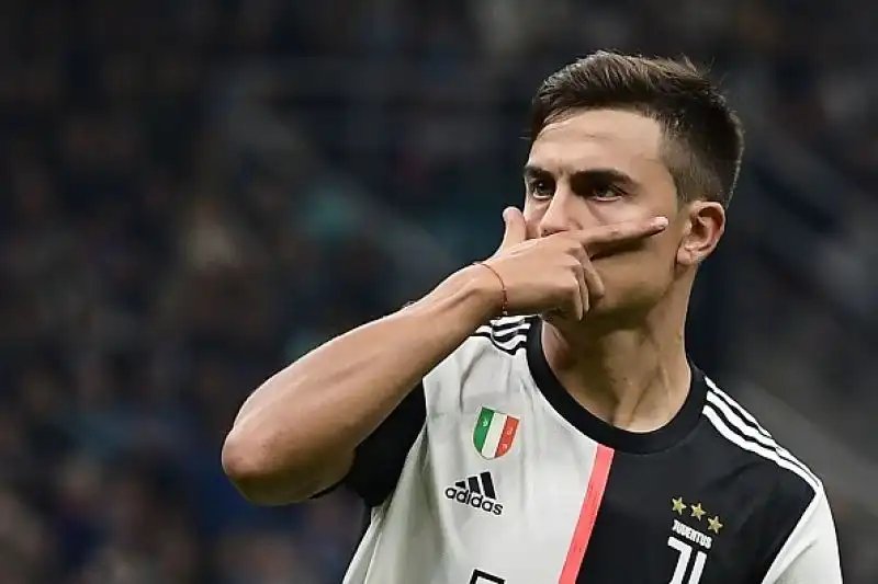 Juve subito in vantaggio con Dybala, pareggio di Lautaro su rigore, concesso per fallo di mano di DeLigt, e infine gol vittoria dell'implacabile Higuain.