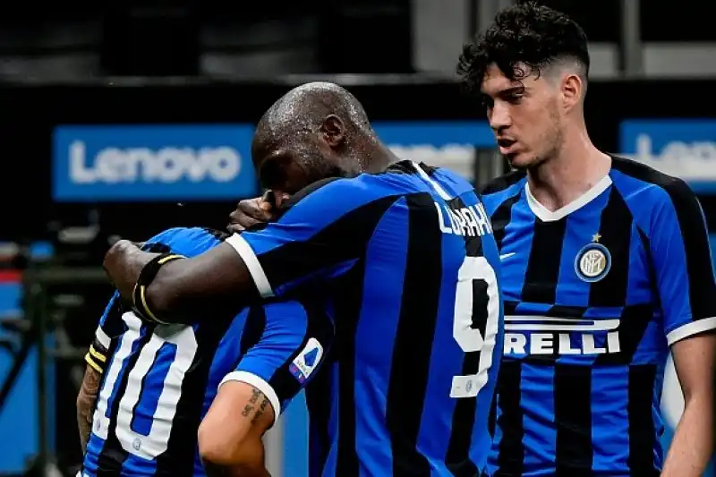 La squadra di Conte piega per 2-1 in casa i blucerchiati.
