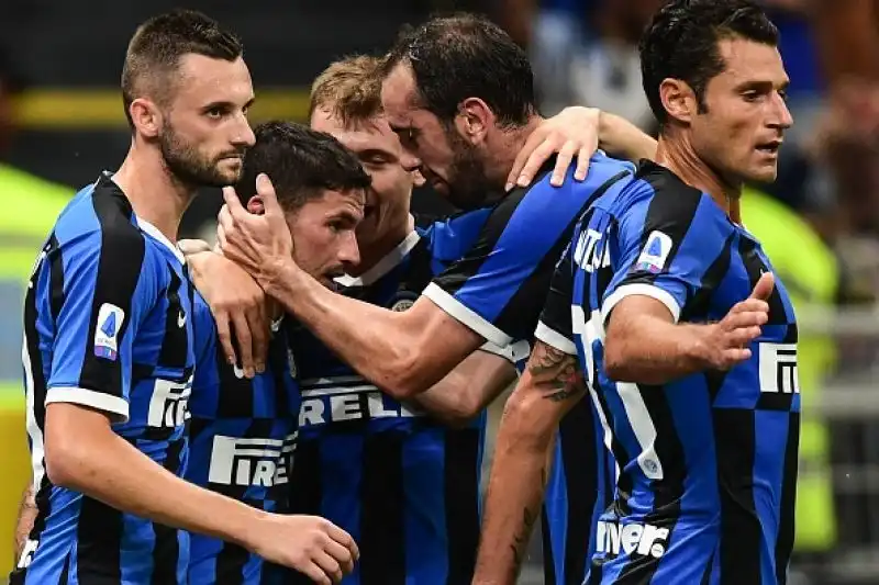 L'Udinese è rimasta in dieci per l'espulsione di De Paul e poco dopo Sensi ha portato in vantaggio l'Inter su assist di Godin.