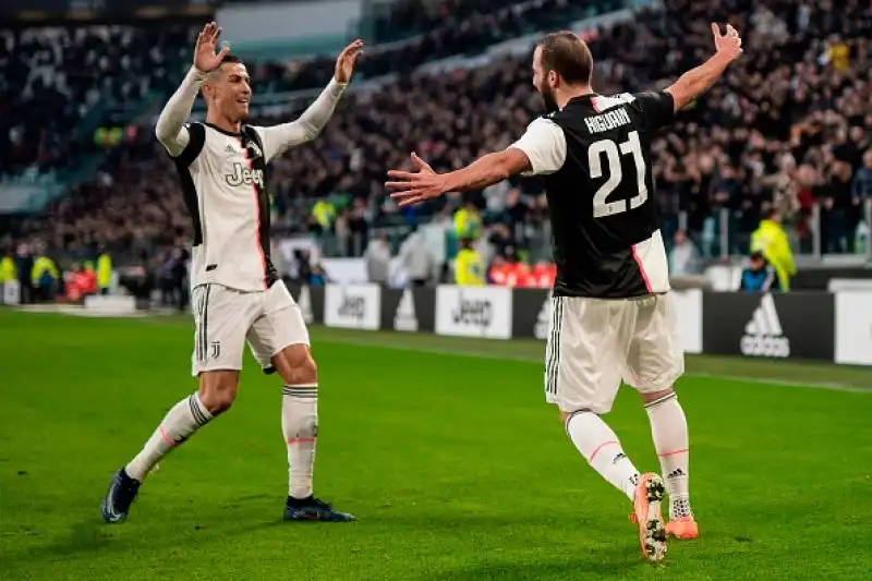 Per i bianconeri tripletta del portoghese e rete di Gonzalo Higuain.