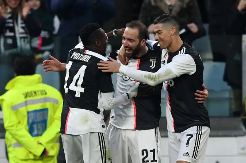 Per i bianconeri tripletta del portoghese e rete di Gonzalo Higuain.