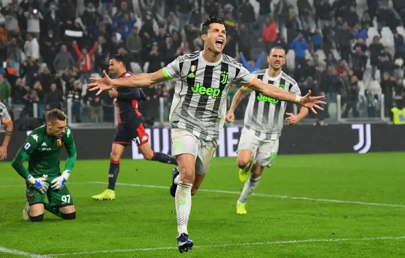 La Juventus piega per 2-1 il Genoa al 96': decide una match che sembrava stregato per i bianconeri Cristiano Ronaldo su rigore.
