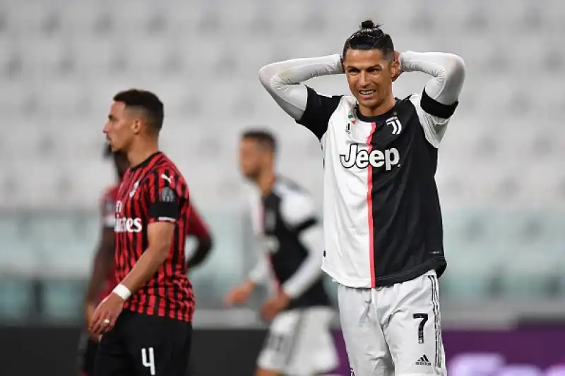 Succede tutto nella prima frazione di gara: Cristiano Ronaldo sbaglia un rigore e subito dopo Rebic si fa espellere per un brutto intervento su Danilo. Ripresa con poche emozioni.