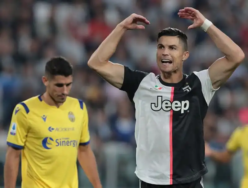 Una brutta Juventus batte soffrendo il Verona per 2-1 in una partita valida per la quarta giornata di seri e A