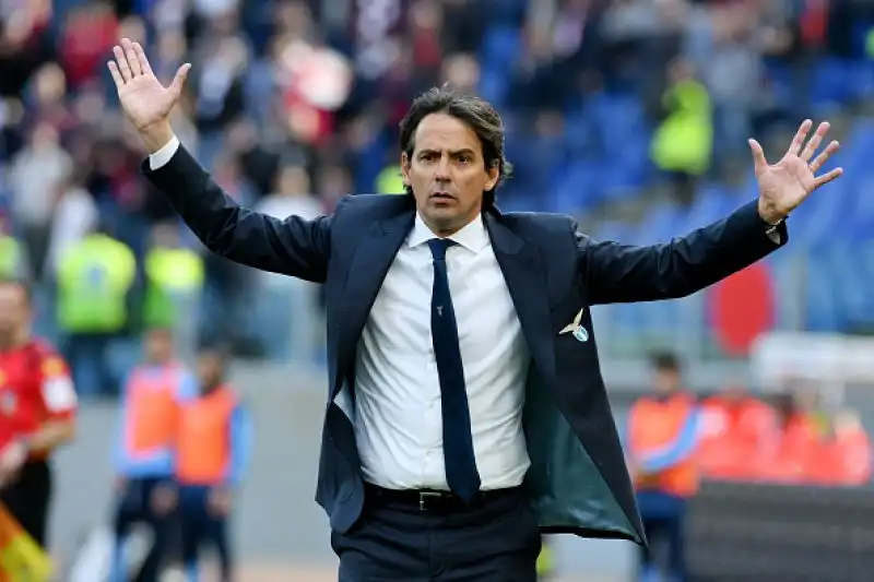Biancocelesti in gol con Luis Alberto e Correa, annullati due gol al Bologna dal VAR.