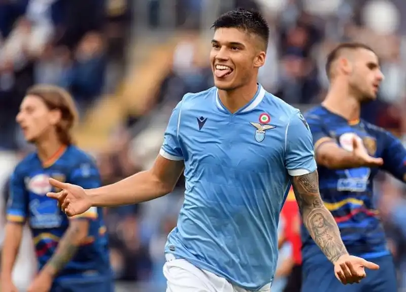 Per i capitolini in gol due volte Correa, Milinkovic-Savic e Immobile su rigore, Lapadula e La Mantia gli autori delle reti salentine.
