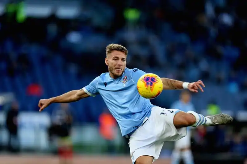 Per i biancocelesti doppietta di Ciro Immobile, che ha segnato 17 reti in 14 partite, e gol di Luis Alberto.