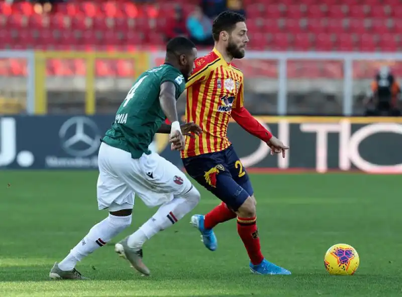 Il Bologna di Sinisa Mihajlovic è straripante nella sfida contro il Lecce: i rossoblu si impongono per 3-2 al Via del Mare e ora sono ottavi a 22 punti.
