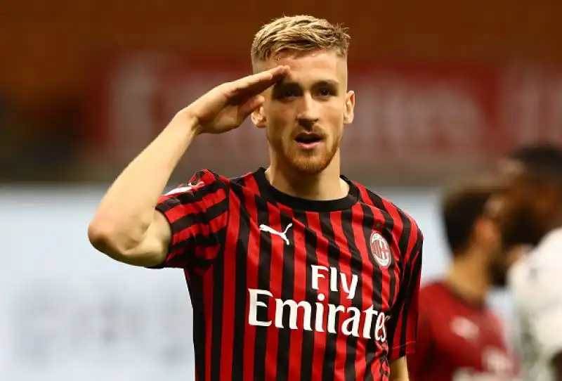 Per i milanesi sono andati in rete Saelemaekers, Calhanoglu, Bennacer, Rebic e Calabria. Il giapponese Tomiyasu in gol per gli ospiti.