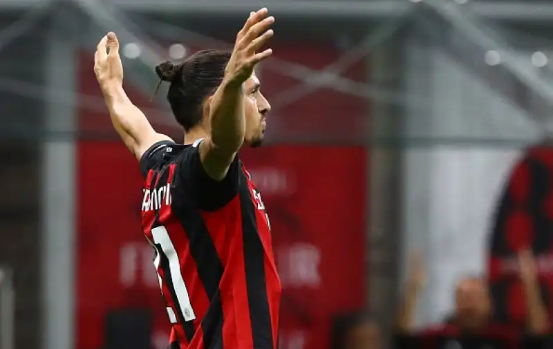 Per il Milan un autorete di Klavan e le reti di Ibrahimovic e Castilejo. Lo svedese ha anche fallito un calcio di rigore.