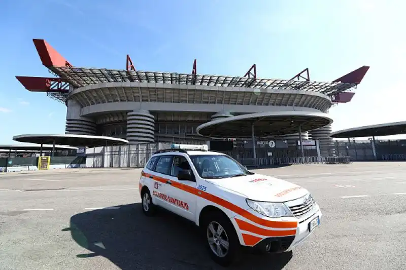 Il Milan cade in casa per 2-1 contro il Genoa in uno dei recuperi della 26esima giornata di Serie A, giocato in un San Siro a porte chiuse per l'emergenza Coronavirus.
