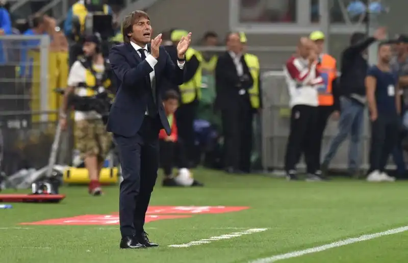 I nerazzurri stendono per 2-0 i cugini grazie ai gol di Brozovic e Lukaku.