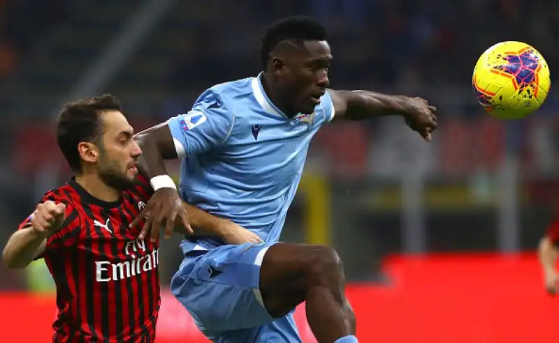 Il Milan ripiomba nell'incubo: la Lazio passa a San Siro. Rossoneri battuti in casa per 2-1 dalla squadra capitolina.