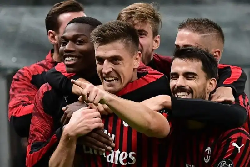 Milan, non basta Piatek: subito una delusione per Pioli. I rossoneri pareggiano per 2-2 con il Lecce in casa.