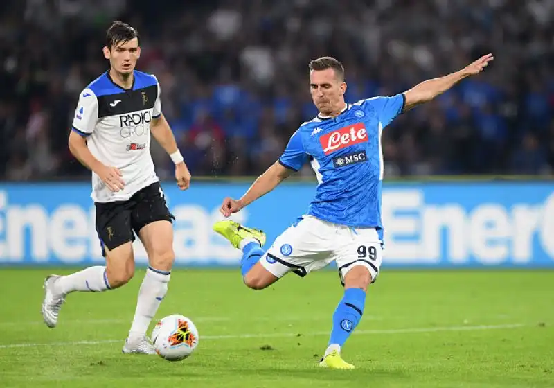 Napoli bloccato dall'Atalanta: Ancelotti furioso con il Var. La sfida del San Paolo termina 2-2 tra le polemiche.