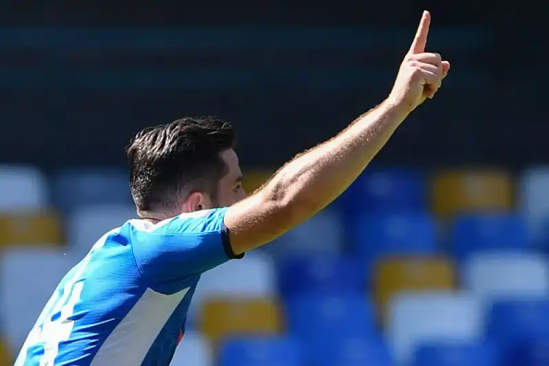 La squadra di Ancelotti si è imposta grazie alle reti di Mertens e Manolas.