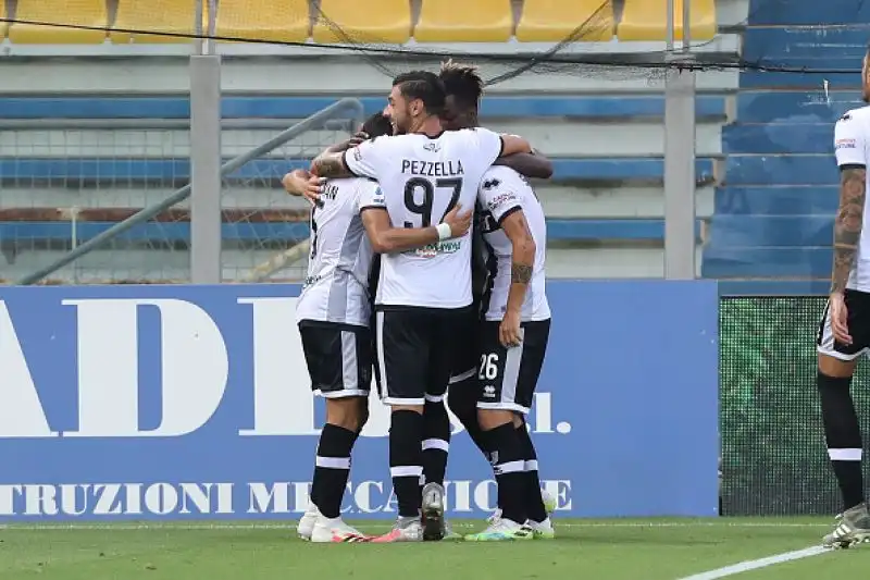 Di Caprari, nel primo tempo, Insigne e Kulusevski le trasformazioni.
