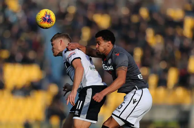 Rialza la testa il Parma dopo le sconfitte contro Juventus e Roma (in Coppa Italia) schiantando l'Udinese per 2-0