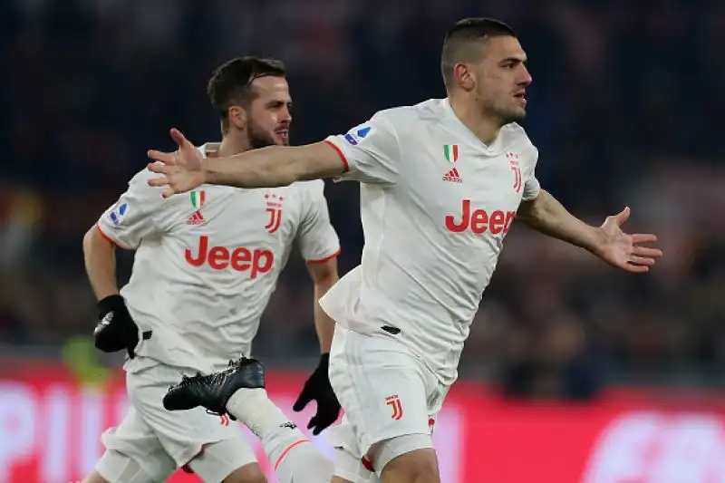 La Juve passa a Roma: Sarri campione d'inverno. I bianconeri si impongono per 2-1 sui giallorossi