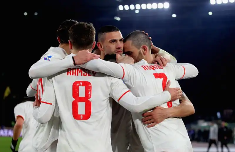 La Juve passa a Roma: Sarri campione d'inverno. I bianconeri si impongono per 2-1 sui giallorossi