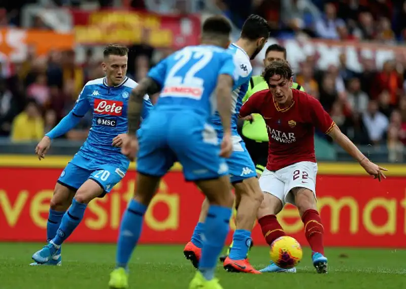 Il solito Zaniolo e Veretout aprono la crisi del Napoli. Due punti nelle ultime tre gare per i partenopei che vengono piegati dalla Roma.