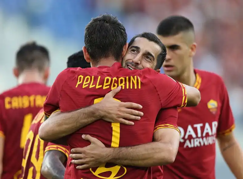 Per i capitolini a segno Cristante, Dzeko, Mkhitaryan e Kluiwert, doppietta di Berardi per gli emiliani.