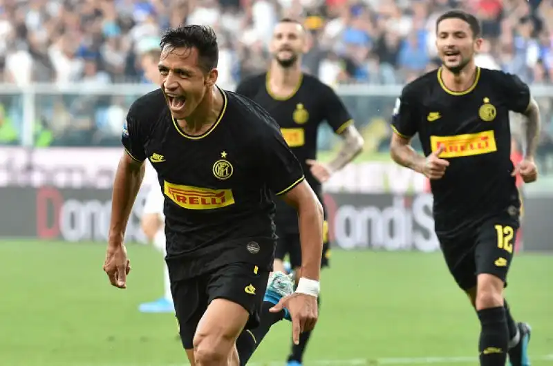 I milanesi hanno vinto con le reti si Sensi, Alexis Sanchez , poi espulso, e Gagliaridni. Di Jankto il gol dei padroni di casa.