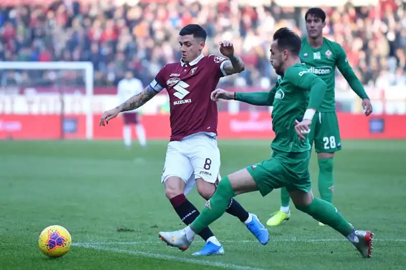 Il Torino si scuote dal momento di crisi e batte per 2-1 la Fiorentina, alla quarta sconfitta consecutiva: i granata esultano grazie alle reti di Zaza e Ansaldi