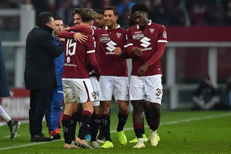 Il Torino si scuote dal momento di crisi e batte per 2-1 la Fiorentina, alla quarta sconfitta consecutiva: i granata esultano grazie alle reti di Zaza e Ansaldi