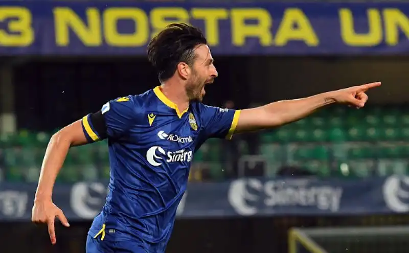 Dopo il doppio vantaggio dei padroni di casa: espulso Borini e gol di SImeone per gli ospiti.. A 20 dal termine l'espulsione di Cigarini ha ristabilito la parità numerica.