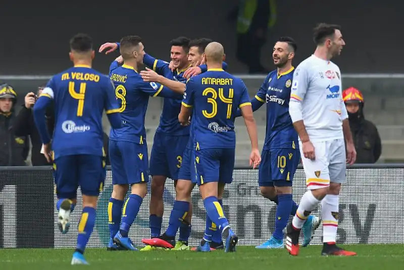 Tris dell'Hellas Verona sul Lecce che dopo il pareggio con l'Inter incassa le reti di Dawidowicz, Pessina e Pazzini