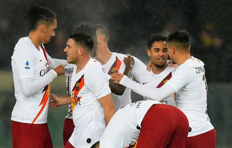 Per i giallorossi in gol Kluivert, Perotti e Mkhitaryan. Faraoni ha realizzato la rete del momentaneo 1-1 per i padroni di casa.