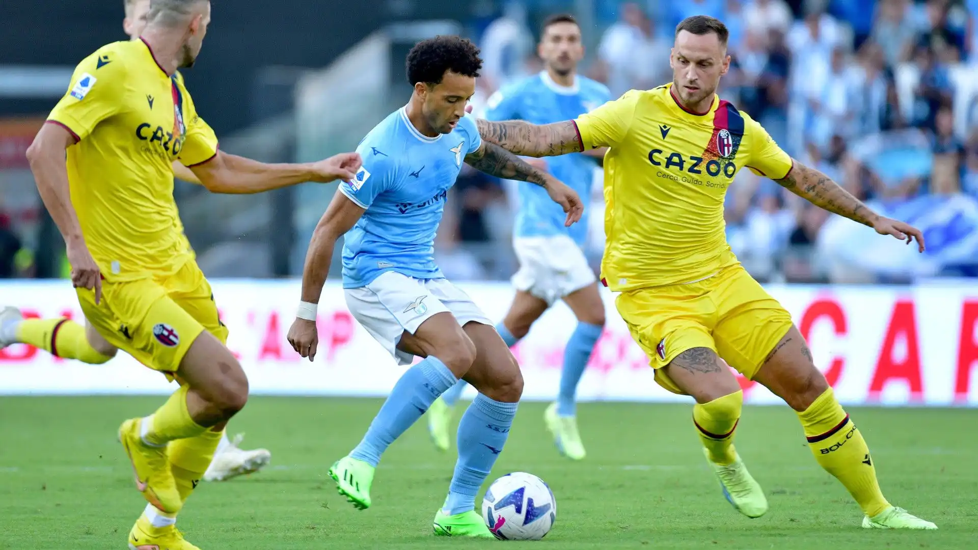 Primo tempo segnato da un'espulsione per parte e il rigore messo a segno da Arnautović, nel secondo la Lazio riesce a ribaltare il risultato con l'autogol di De Silvestri e la rete di Immobile
