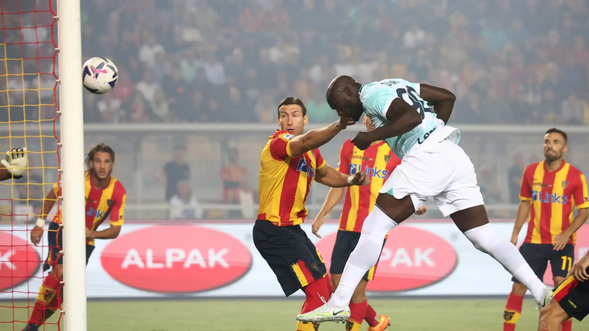 Lukaku e Dumfries decisivi per il successo nerazzurro.