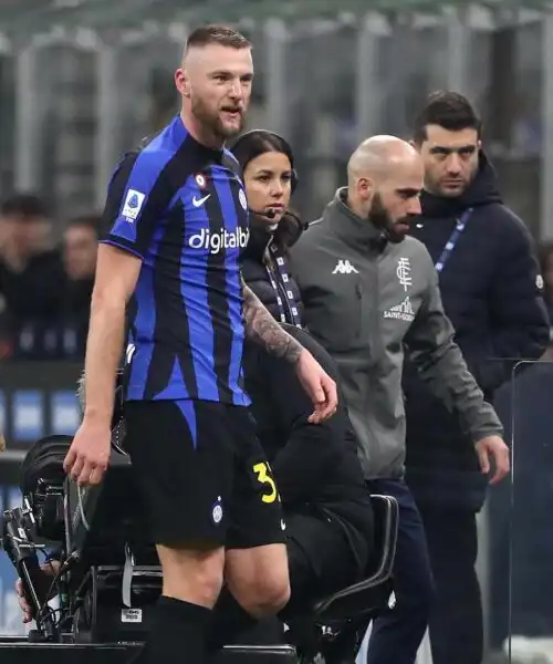 Le voci di mercato non aiutano Milan Skriniar: espulso dopo 40′. Le foto