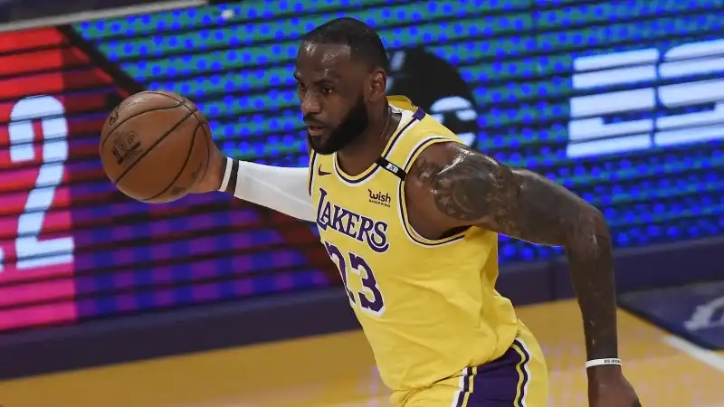 Play-in NBA: James meglio di Curry, Lakers settimi